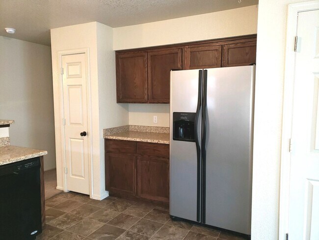 Building Photo - 3 bedroom/2 bath home for Rent