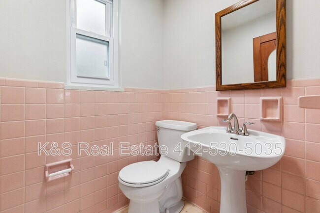 Building Photo - 136 Lynnwood Dr