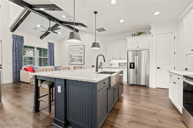 Building Photo - 6992 Saona CT