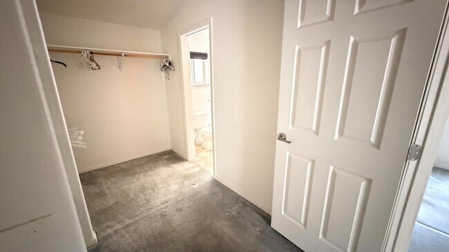 Building Photo - 25001 Rim Rock Rd