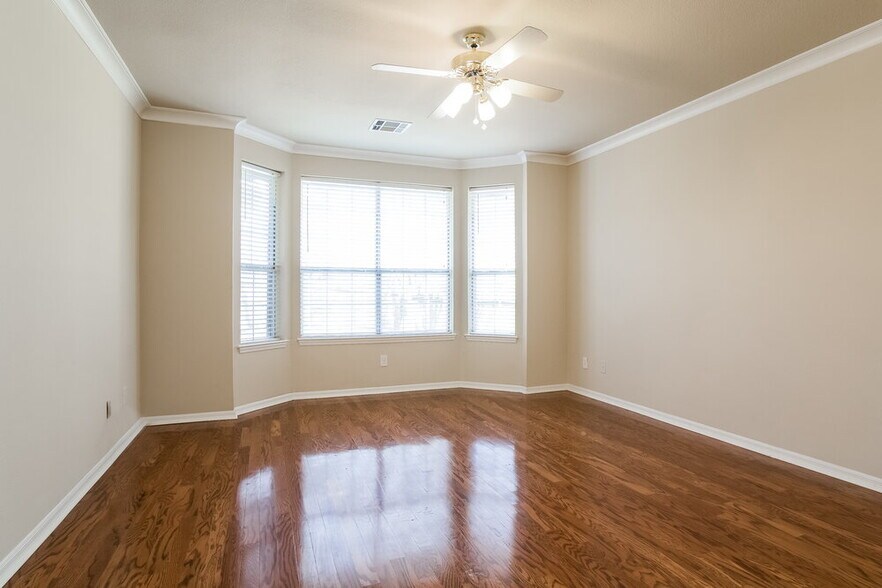Building Photo - 3931 Echo Mountain Dr