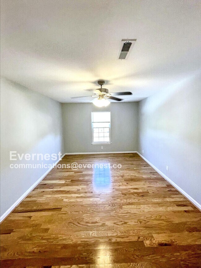 Building Photo - 4021 Creekside Dr