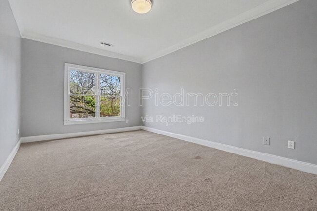 Building Photo - 1034 Hubbard St SW