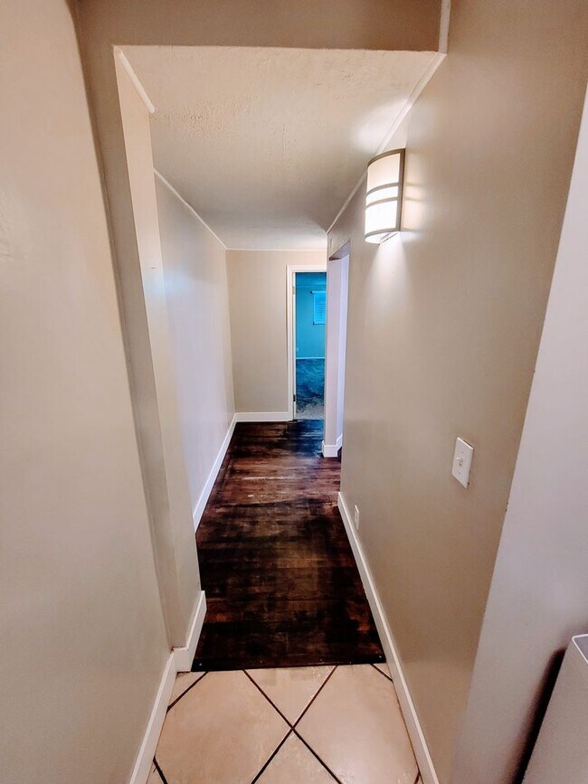 Building Photo - AMAZING Midvale Home in perfect central location!