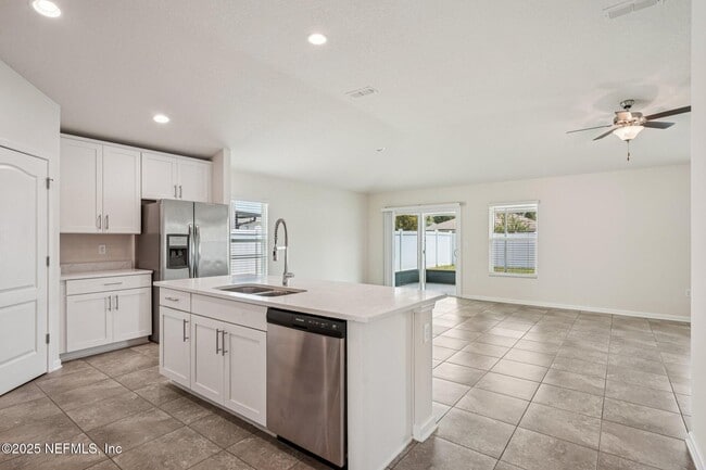 Building Photo - 633 Seville Pkwy