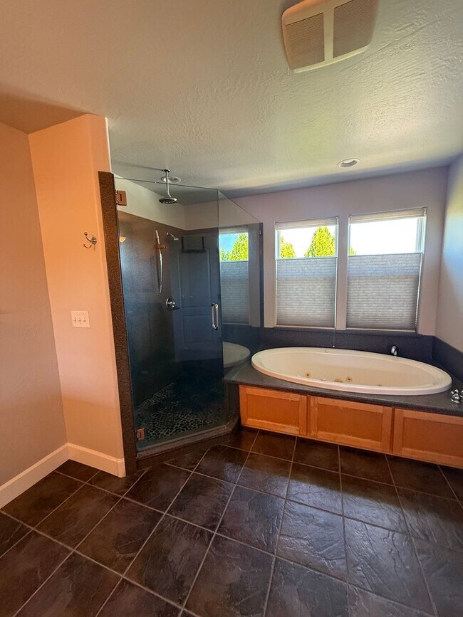 Building Photo - 3170 Juniper Ridge Dr