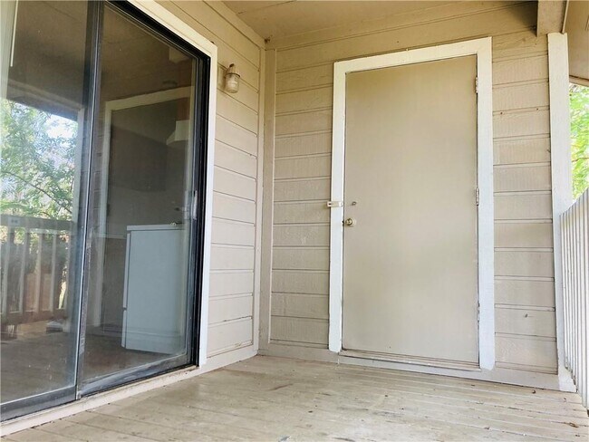 Building Photo - 112 Hillside Cove