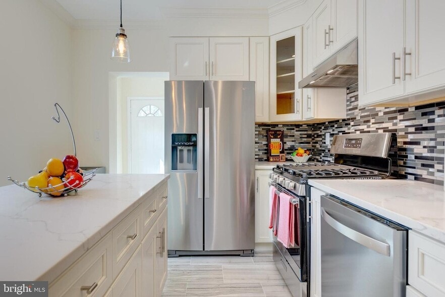 kitchen - 1102 Trinidad Ave NE
