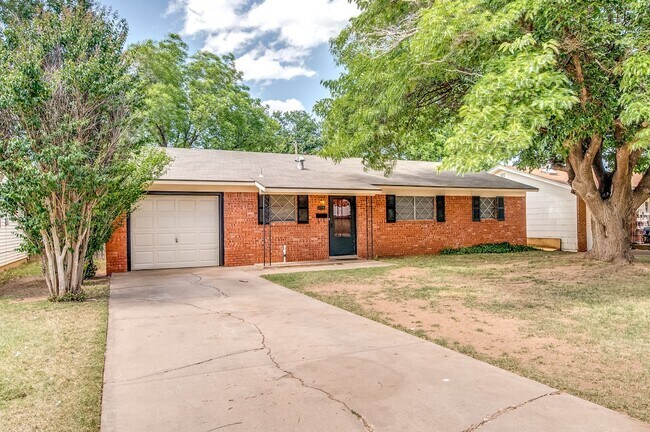 Primary Photo - Super cute 3 bed, 2 bath!!