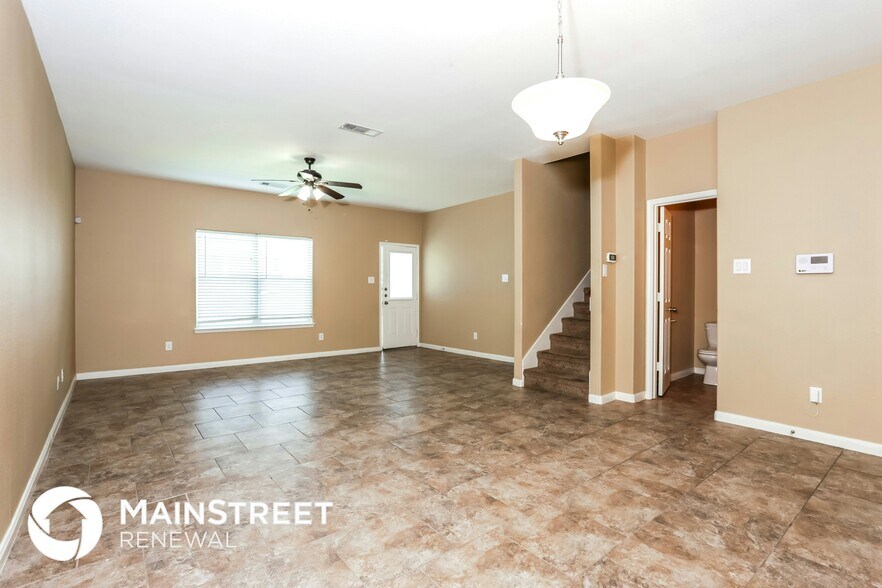 Building Photo - 628 Lazy Crest Dr