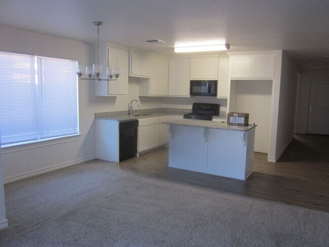 Building Photo - 1102