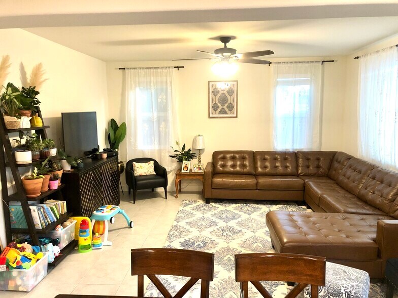 Building Photo - 9737 Quartette Dr