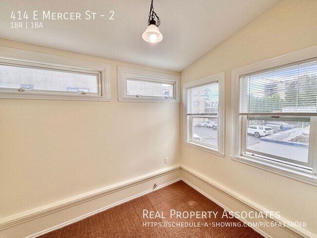 Building Photo - 414 E Mercer St