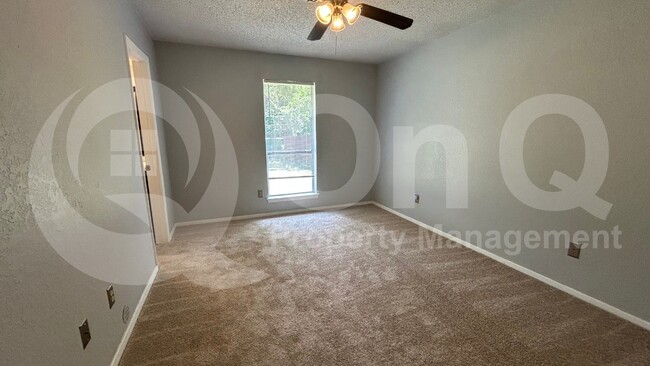 Building Photo - 4904 Brookhollow Dr