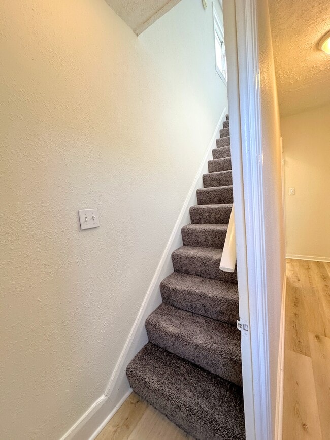 Building Photo - 411 Sapphire Way