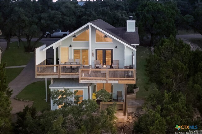 Building Photo - 693 Riviera Dr
