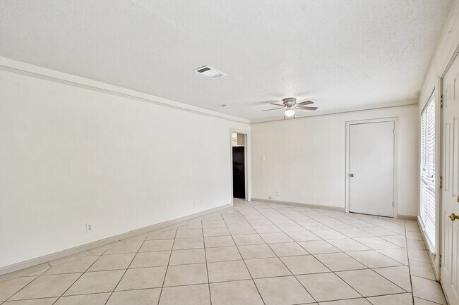 Building Photo - 6401 Rowan Ln