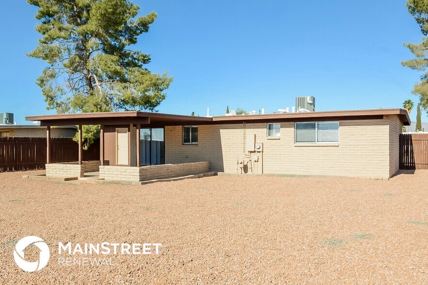 Building Photo - 4550 S Lotus Cir