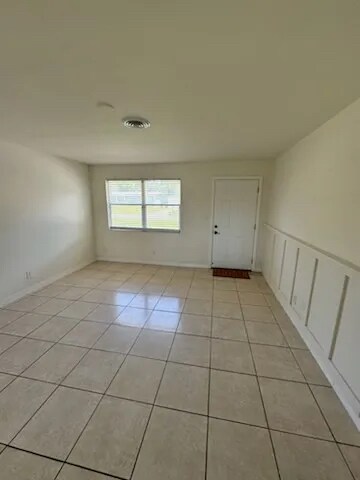Building Photo - 6750 Snow White Dr