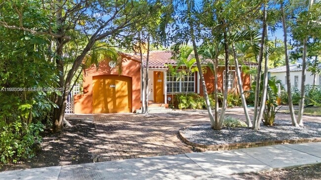 Building Photo - 911 NE 72nd Terrace