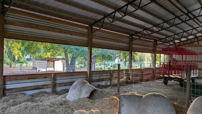 Building Photo - 1208 County Rd 315