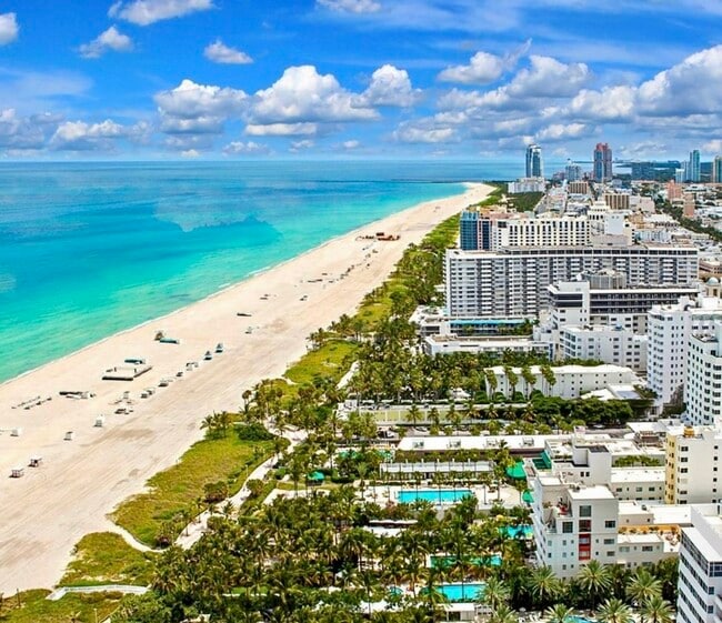 Building Photo - 1150 Collins Ave