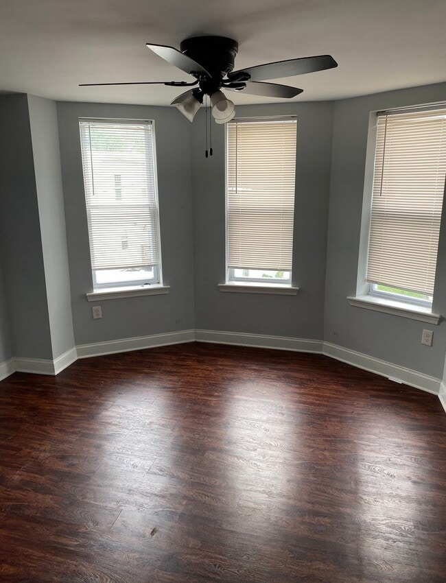 Building Photo - Spacious 3 Bedroom Townhouse – Available A...