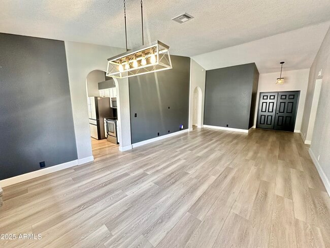 Building Photo - 7126 W Columbine Dr