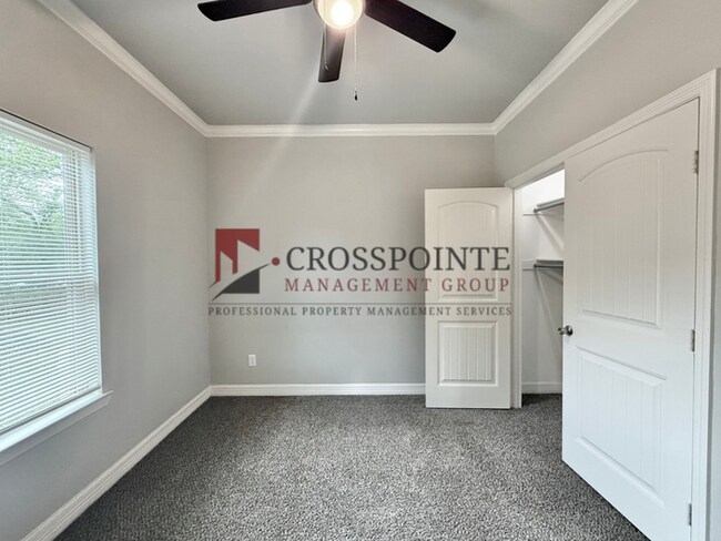 Building Photo - Tour Today! 3 Bedroom, 2 Bathroom Duplex!