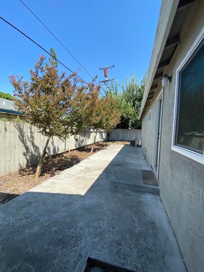 Building Photo - Fairfield, 3 bed/2 bath home $2400