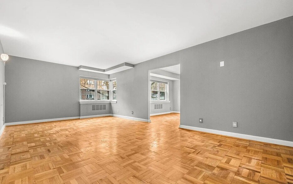 Living Room - 3601 Greenway