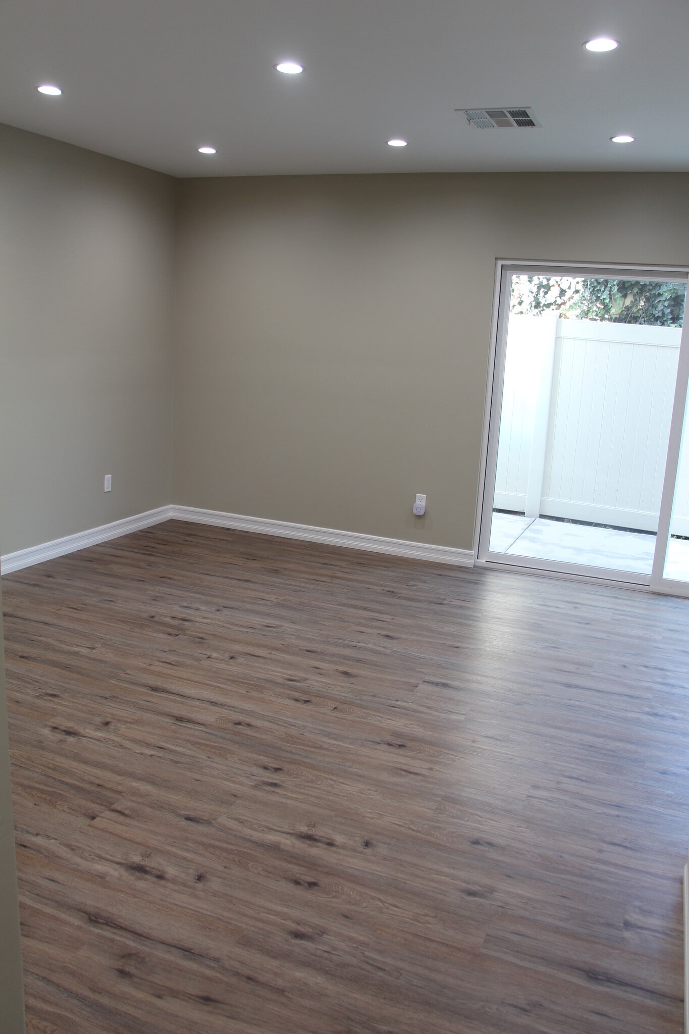 Building Photo - 15433 Huston St