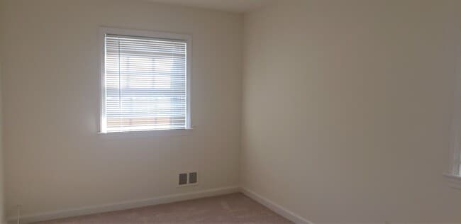 Building Photo - Classic And Stately 5 Bed 3 Bath Colonial ...