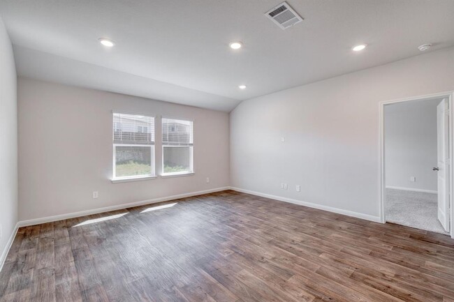 Building Photo - 109 Bethpage Dr