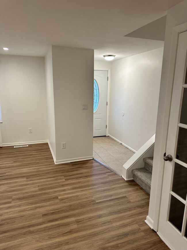 Building Photo - 4746 Stonehurst Rd