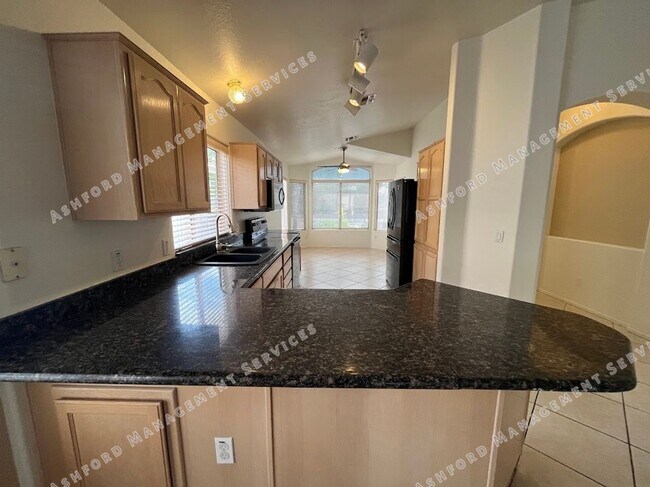 Building Photo - ***MOVE IN SPECIAL!*** BEAUTIFUL 3 BEDROOM...