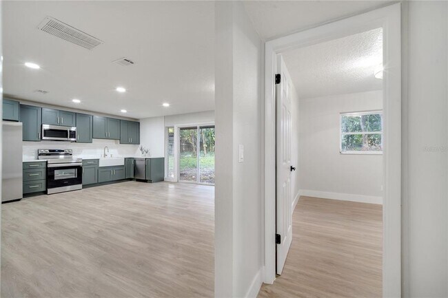 Building Photo - 7043 Carlene Dr