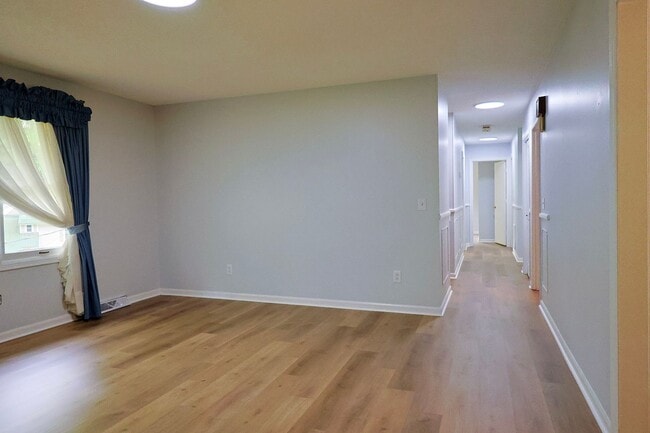 Building Photo - nice renovated 4 Bed 3 Bath