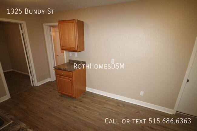 Building Photo - 1325 Bundy St