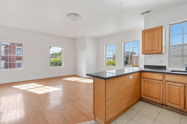 Building Photo - 621 N 33rd St