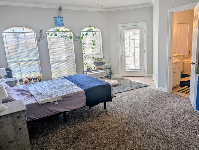 Building Photo - Exceptional Home in Arlington – Great Layout & Prime Location