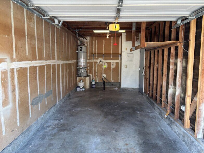 Building Photo - 4681 Twintree Dr
