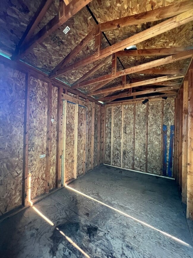 Building Photo - Beautiful Hilltop Country Home with Stunning Views