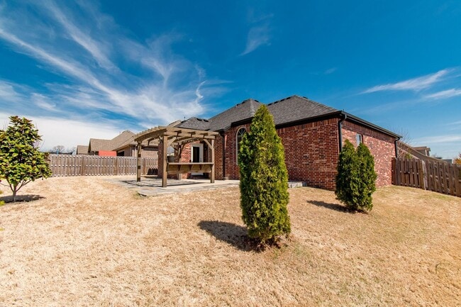 Building Photo - Like New 3 Bedroom Home near Stonebridge M...