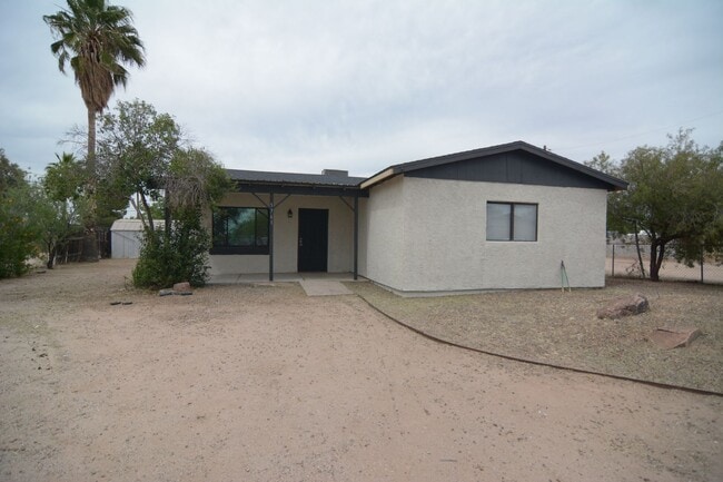 Primary Photo - Remodeled 3 Bedroom 1 Bath Home! Central T...