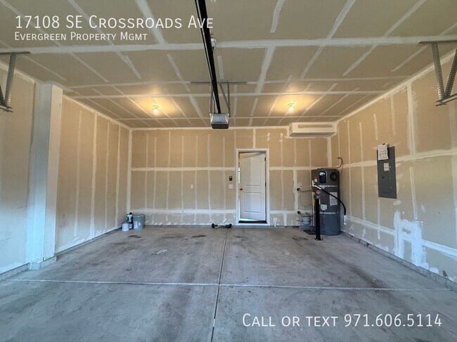Building Photo - 17108 SE Crossroads Ave