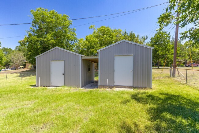 Building Photo - 1705 Eldon St
