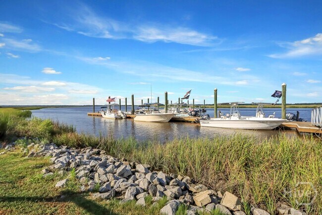 Building Photo - 120 Oak Ridge Cir