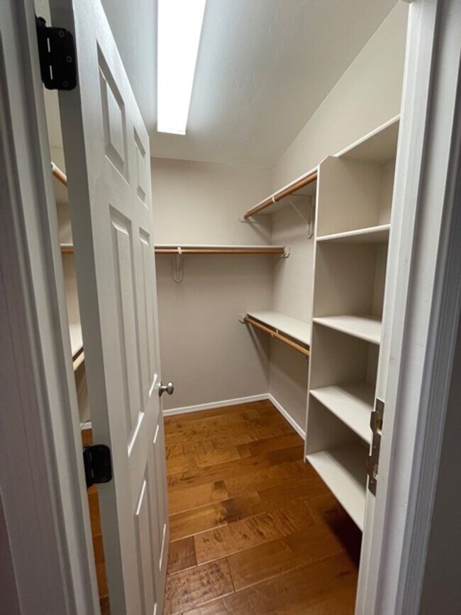 Building Photo - Available in JULY, Single story 3bd/ 2bath...