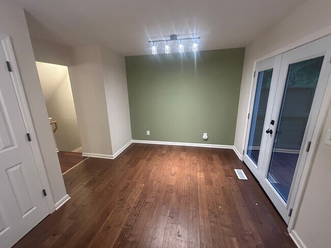 Building Photo - 510 Huntington Ridge Dr